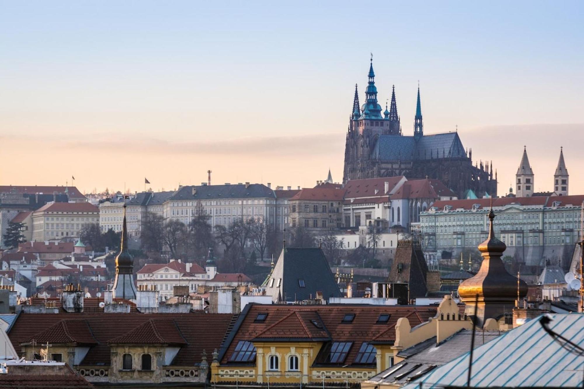 Roy 2 Bdr Apartment With Prague Castle View, Parking & Ac מראה חיצוני תמונה