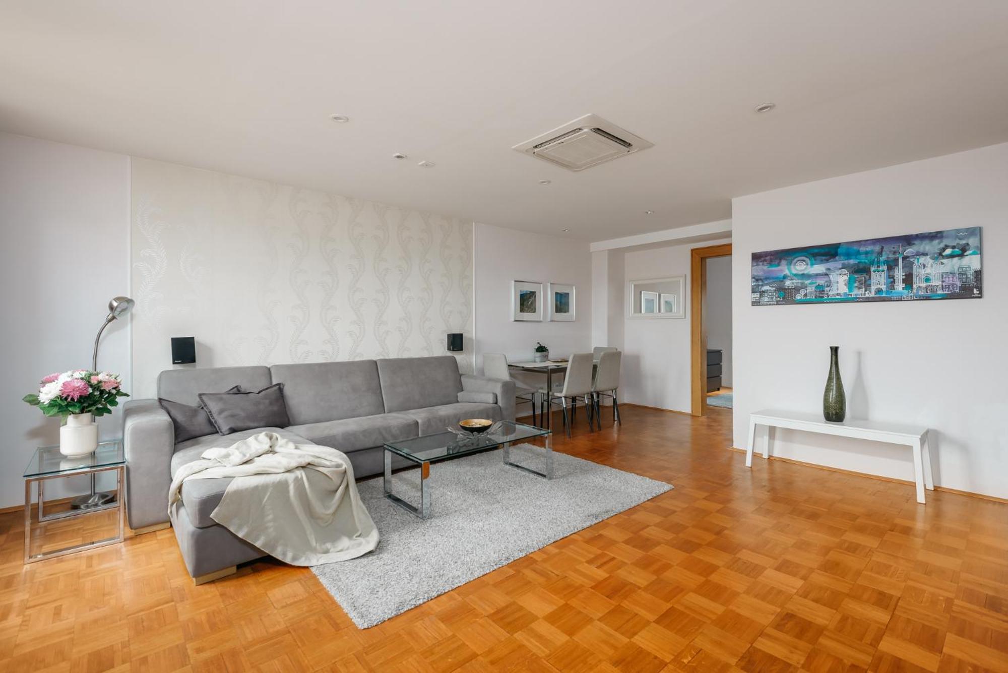 Roy 2 Bdr Apartment With Prague Castle View, Parking & Ac מראה חיצוני תמונה