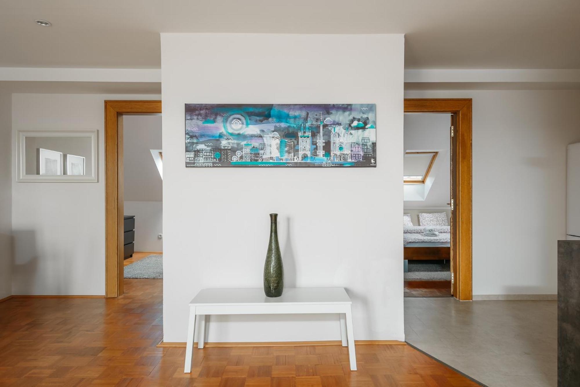 Roy 2 Bdr Apartment With Prague Castle View, Parking & Ac מראה חיצוני תמונה