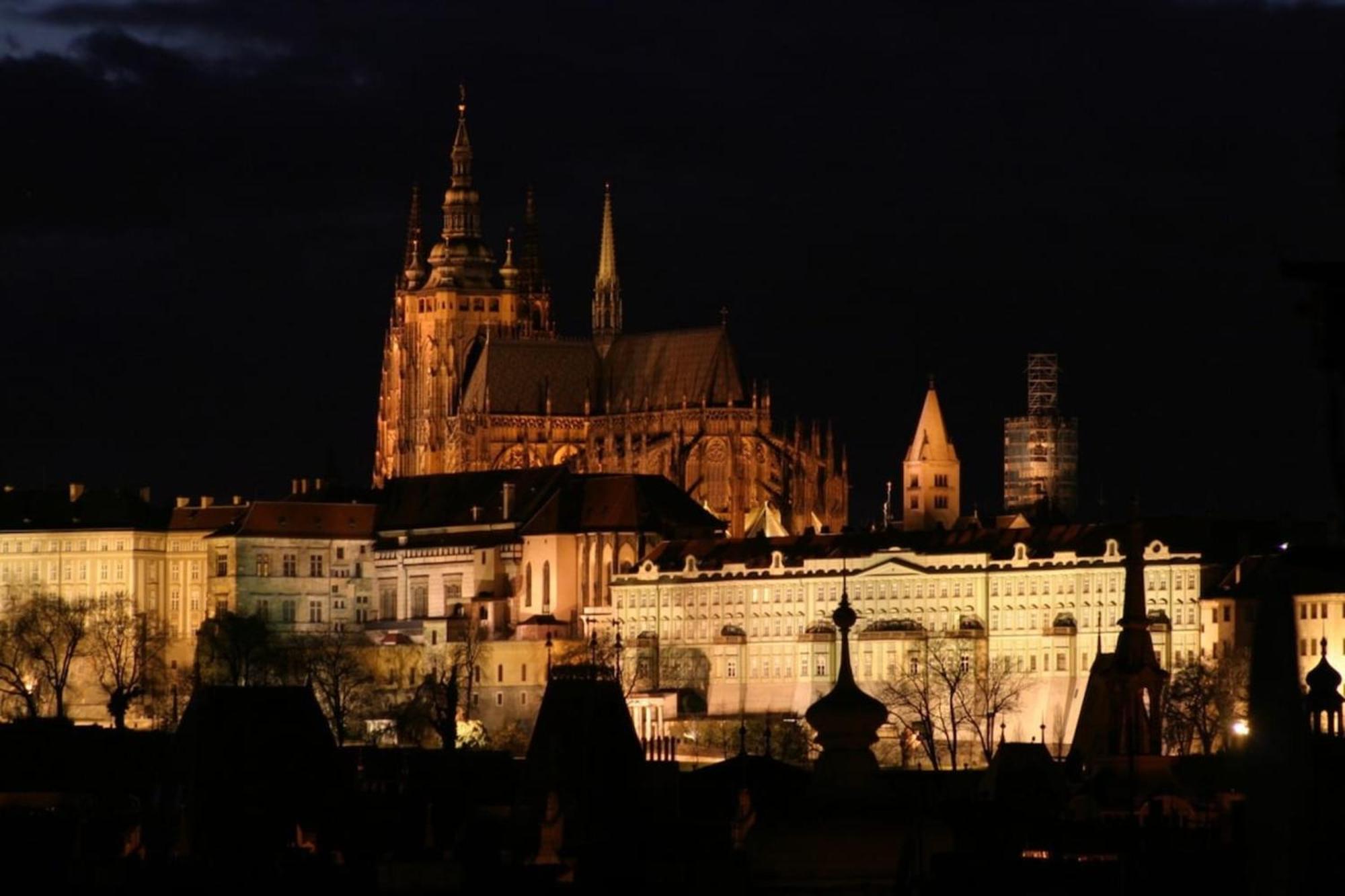 Roy 2 Bdr Apartment With Prague Castle View, Parking & Ac מראה חיצוני תמונה