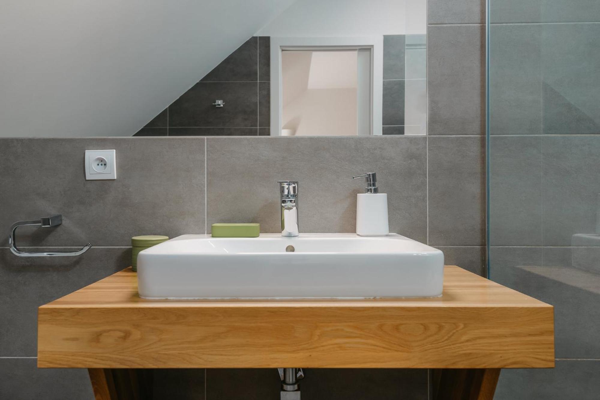 Roy 2 Bdr Apartment With Prague Castle View, Parking & Ac מראה חיצוני תמונה