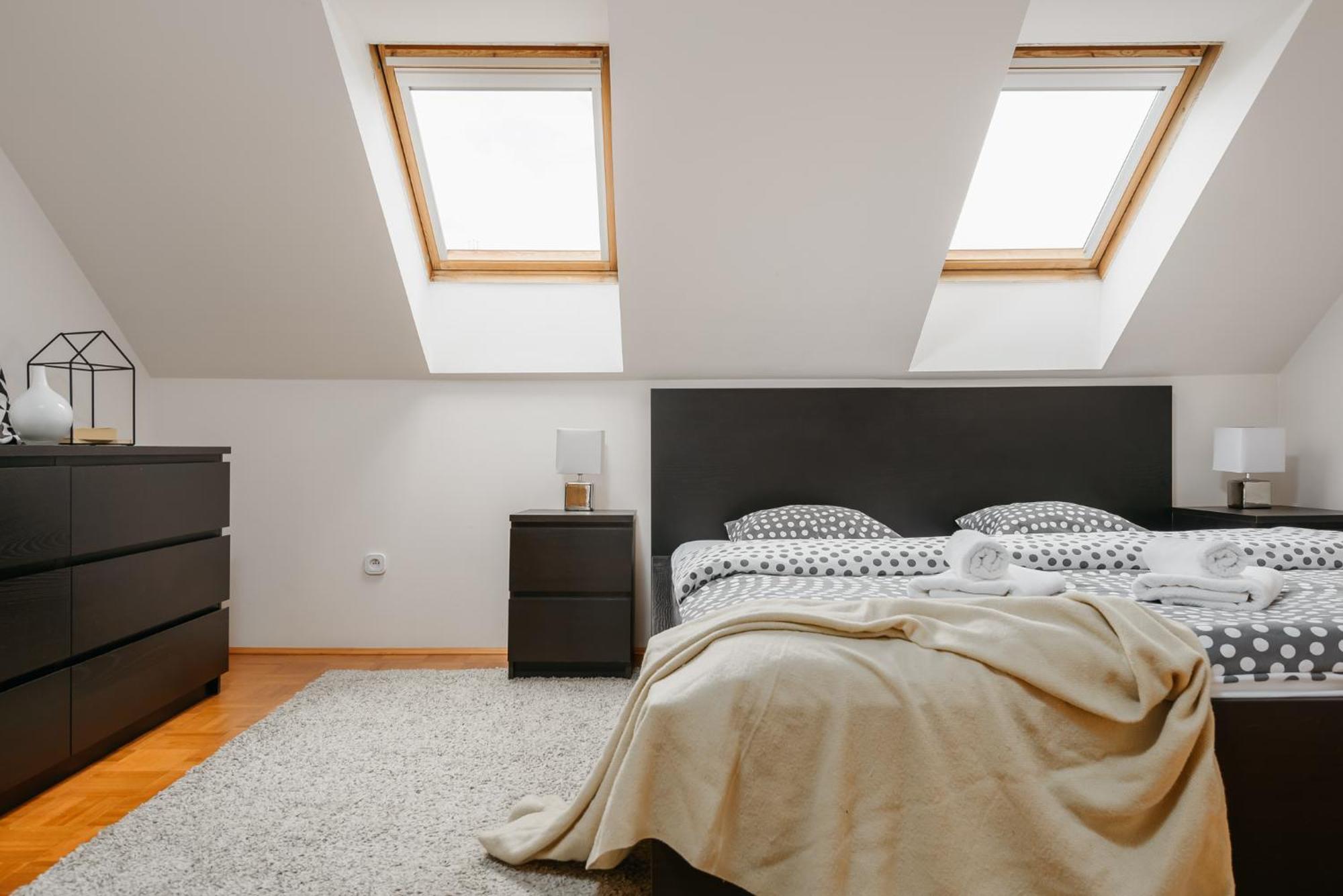 Roy 2 Bdr Apartment With Prague Castle View, Parking & Ac מראה חיצוני תמונה