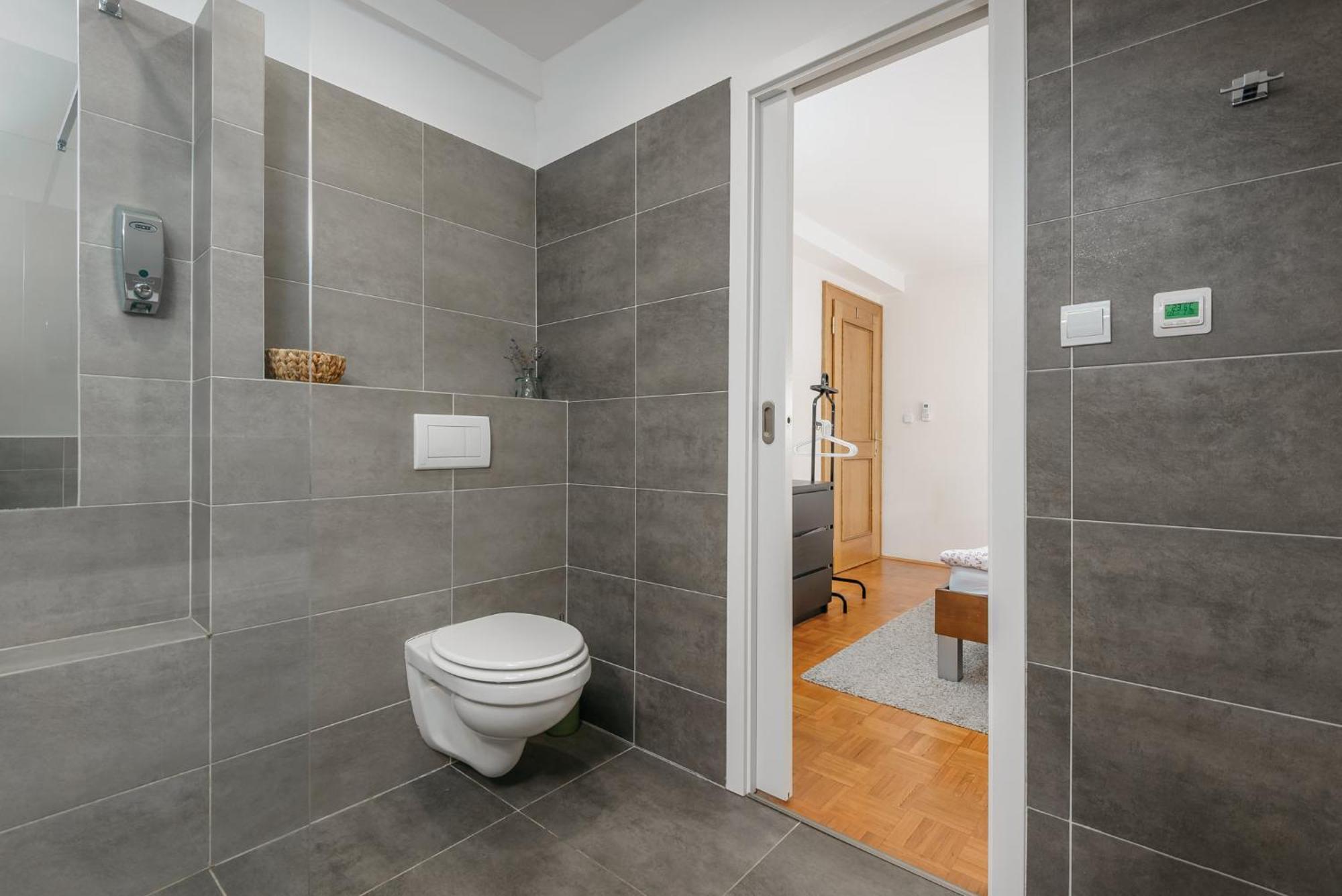 Roy 2 Bdr Apartment With Prague Castle View, Parking & Ac מראה חיצוני תמונה