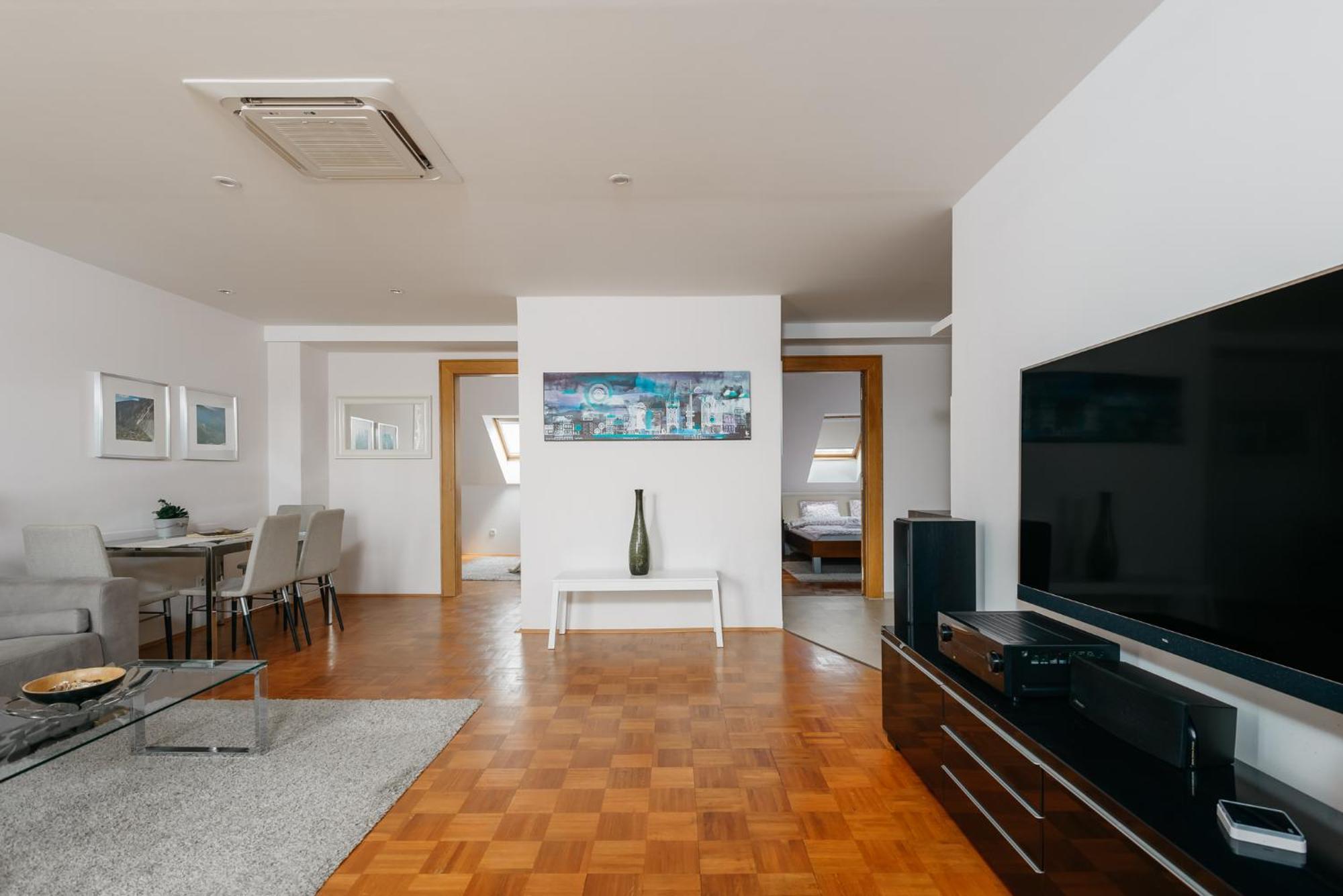 Roy 2 Bdr Apartment With Prague Castle View, Parking & Ac מראה חיצוני תמונה